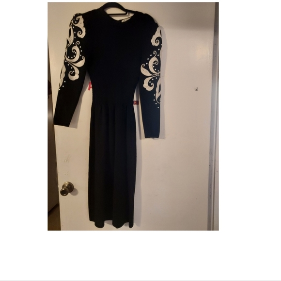 Dress - Picture 2 of 3